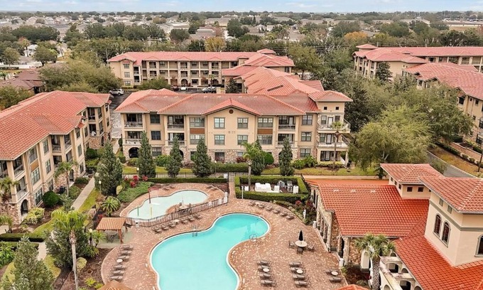 Wellington Condo | Lovely 3 Bedroom 3 Bathroom Condo in Bella Piazza