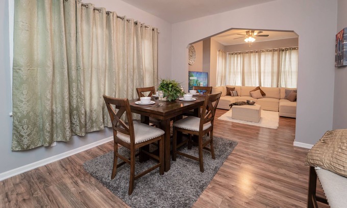 Chicago Lawn House | Lovely 3 Bedroom Apartment In Marquette Park