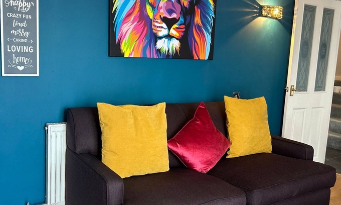 Stevenage House | Lovely 3 Bedroom Contractor House Stevenage l Sleeps 6 l Free Parking & Wifi