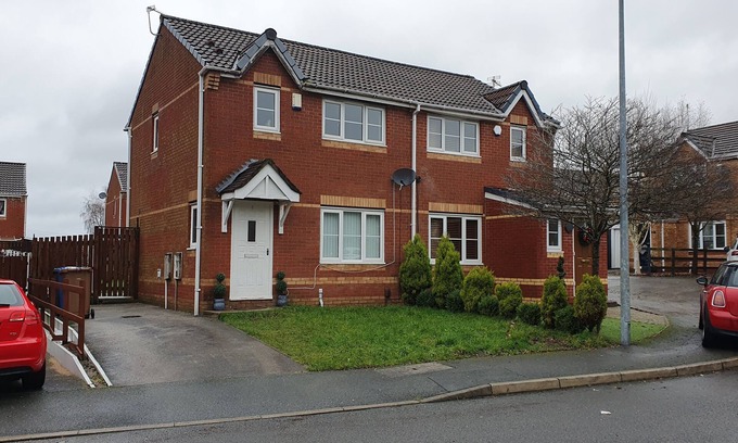 Little Hulton House | Lovely 3 Bedroom House in Manchester