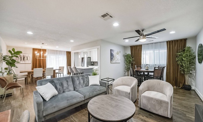 Northside House | Lovely 3 bedroom home near Downtown & Heights, Pet Friendly