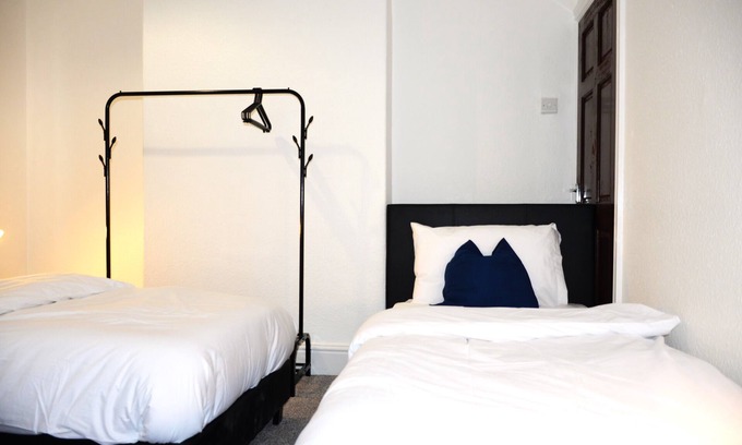 Doncaster House | Lovely 3 Bedroom House 10min walk to the shopping centre