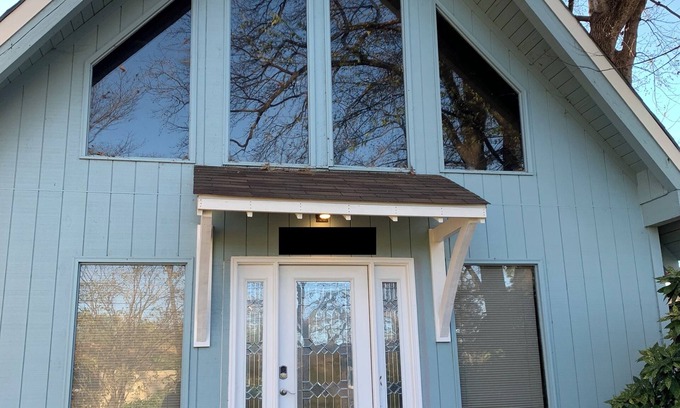 Burlington House | Lovely 3-bedroom house with loft in Burlington