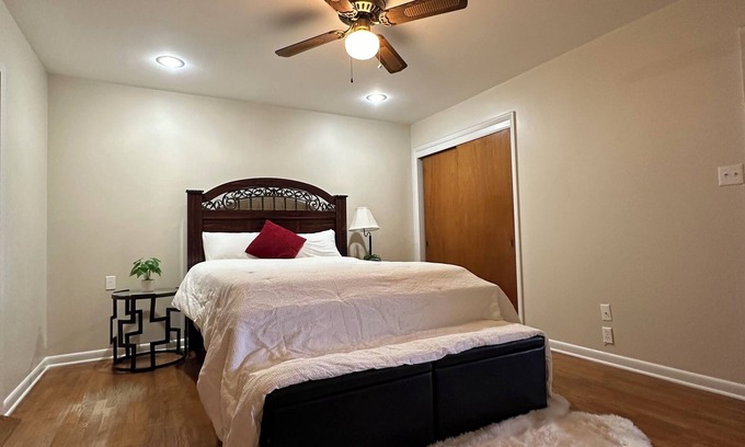 Jonesboro House | Lovely 3-bedroom house in Jonesboro with AC and WiFi