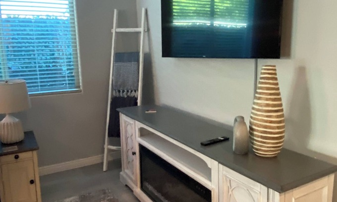 Phoenix House | Lovely 3-bedroom house close to entertainment nPrivate pool hot tub built in bbq