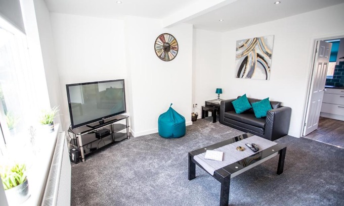 Tamworth House | Lovely 3 Bedroom House - Close to all attractions - Free Parking