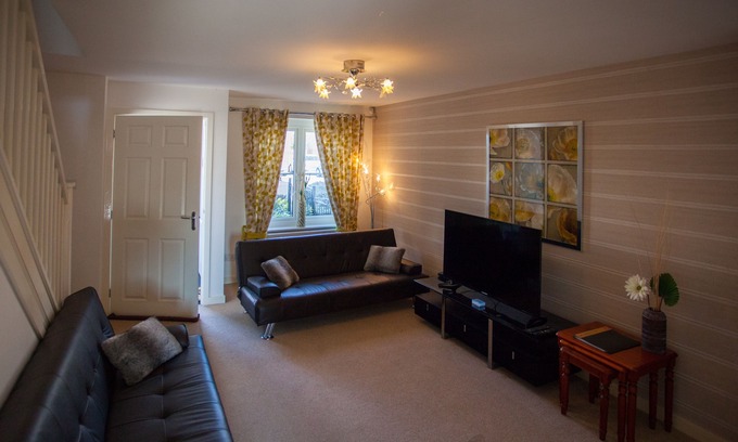 Polmadie House | Lovely 3-bedroom House near Hampden
