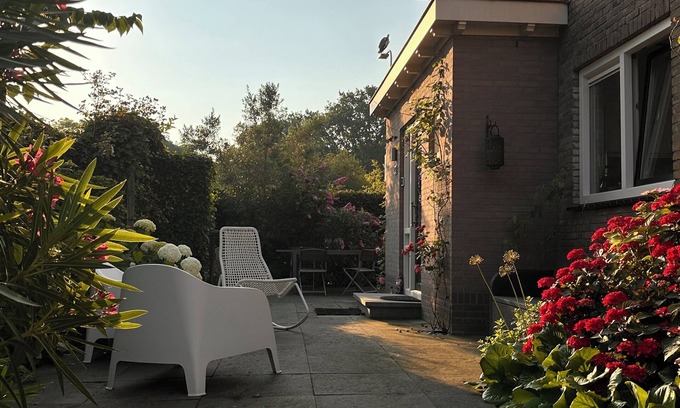 Elsrijk House | Lovely 3 bedroom Townhouse w/big garden & parking 15 min from Amsterdam