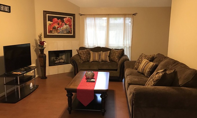 Spring House | Lovely 3 BR Home In Spring- Convenient location close to Houston & the Woodlands