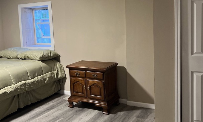Englewood Apartment | Lovely 3bedroom Apartment w/Fire-pit 5mins away from downtown Chicago