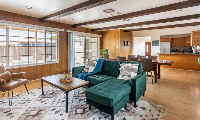 Newark Apartment | Lovely 3BR Home in Newark + Pet-friendly