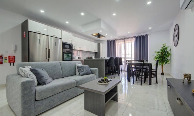 Tal-Ibrag Apartment | Lovely 3BR home with Private Terrace in Swieqi