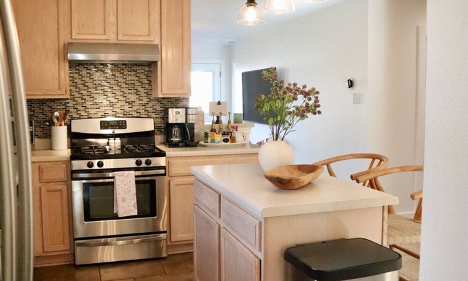 Manor House | Lovely 3BR w/King Bed,15 Min from Downtown Austin