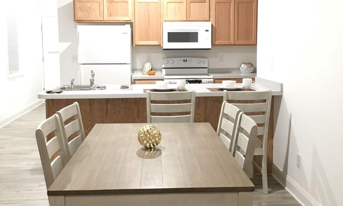 Dover Condo | Lovely 4 bed/4.5 Bath Condo