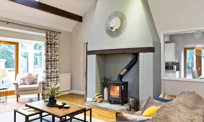 Great Longstone House | Lovely 4 bedroom Lodge located on the Monsal Trail, close to Bakewell & Chatsworth.