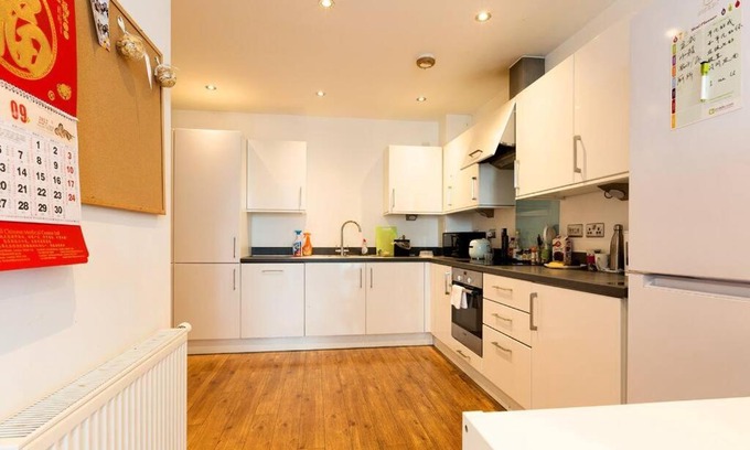 Stratford and New Town Apartment | Lovely 4 Bedroom Apt Close to Central London
