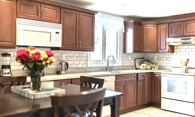 Copiague House | Lovely 4 bedroom house near the Bay