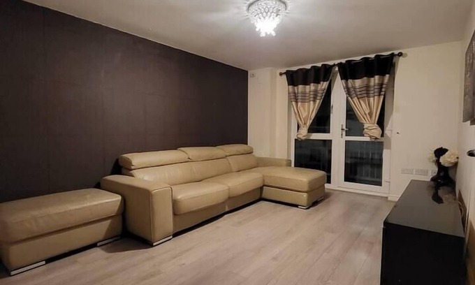 West Thurrock House | Lovely 4 bedroom home with private parking