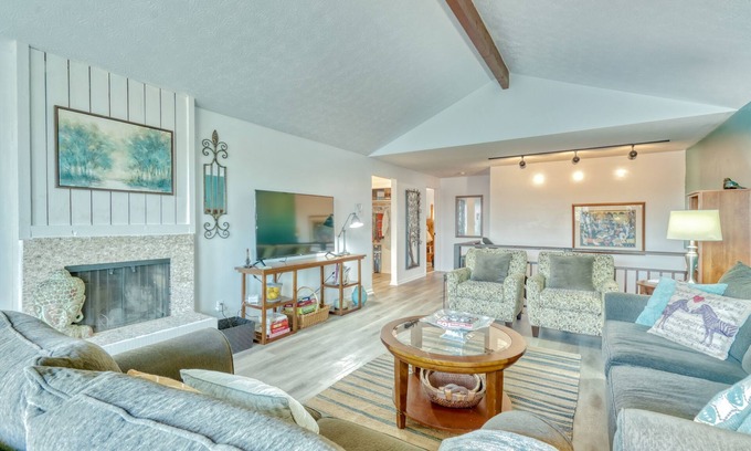 East Irondequoit House | Lovely 4 bedroom house, wooded lot with Bay views. Quiet, conveniently located.