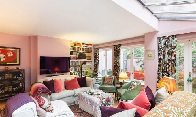 College Park and Old Oak Apartment | Lovely 4-Bedroom House near Portobello