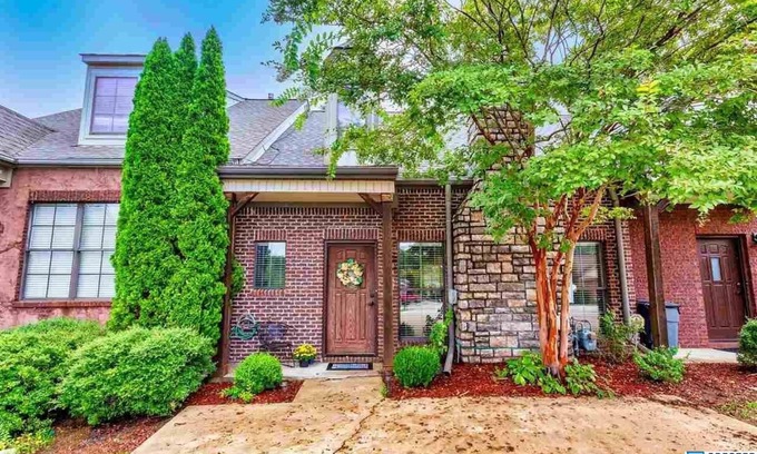 Hoover House | Lovely 4 bedroomTownhome - central to RTJ Golf and Hoover Met