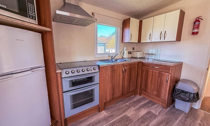 Kessingland House | Lovely 4 berth caravan with decking to the side at Kessingland Beach ref 90039BC