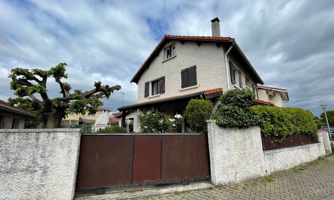 Irigny House | Lovely 4 to 6 bed modular house with garden