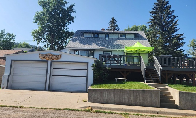 Sturgis House | Lovely 5-bedroom 2 bath house in Sturgis with AC, WiFi