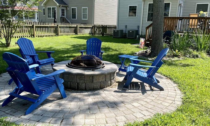Colonial Beach House | Lovely 5 bedroom home with TVs in each room. Fast wi-fi, easy walk to beach.