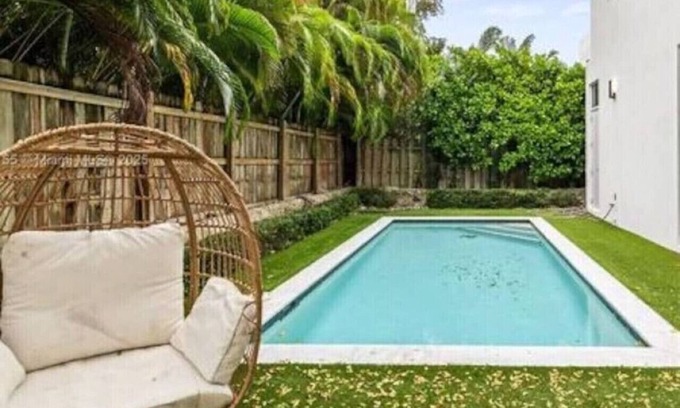 The Roads House | Lovely 5BR home near Brickell