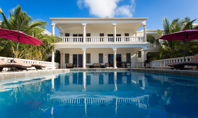 Sea Rocks Villa | Lovely 6-bedroom Villa with Pool