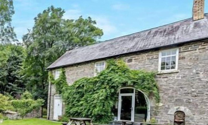 Pencader Apartment | Lovely 7-Bed Apartment in Llandysul
