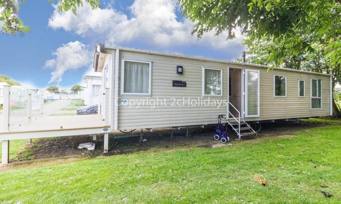 Mappleton House | Lovely 8 berth caravan for hire on Skipsea Sands park in Yorkshire ref 41197WF