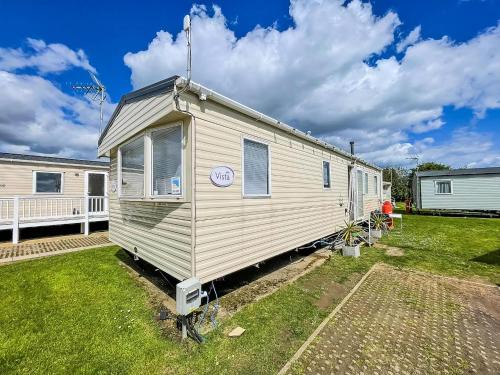 Harwich Other | Lovely 8 Berth Caravan With Wifi At Dovercourt Holiday Park Ref 44002D