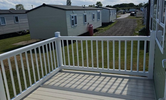 Louth House | Lovely 8 berth caravan at Sunnydale in Lincolnshire ref 35239S