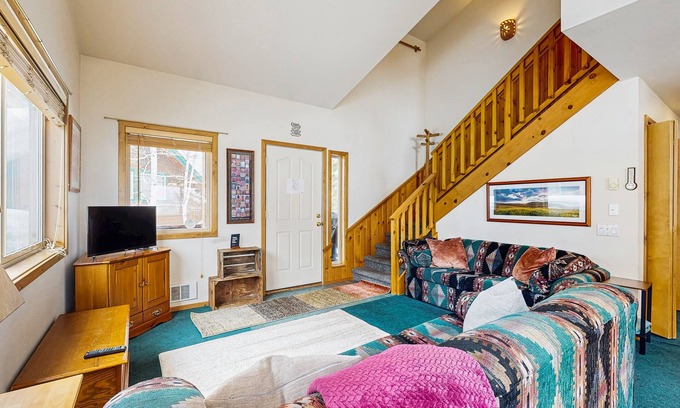 McCall Condo | Lovely alpine condo w/deck and community pool, & sauna