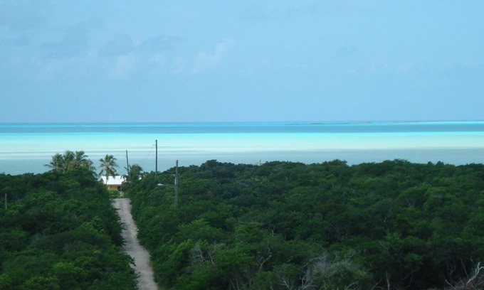 George Town House | Lovely and affordable.close beaches/town/fishing/360 view, 84 5 star reviews