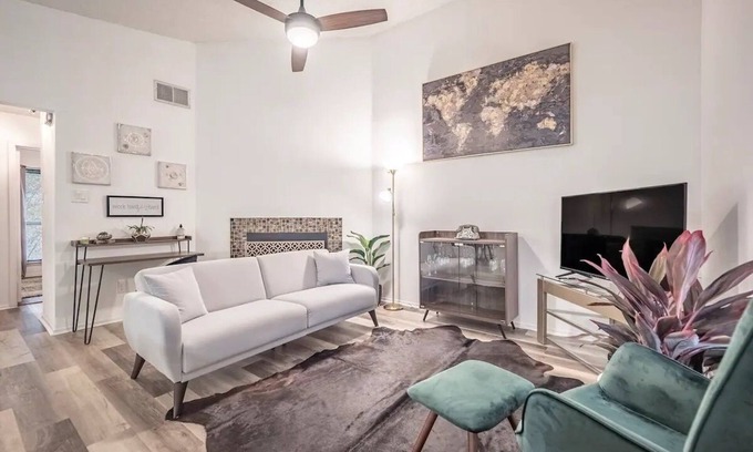 Anderson Mill Apartment | Lovely and modern two bedroom condo