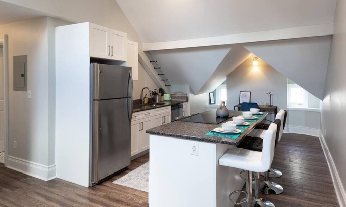 Midtown Apartment | Lovely and Spacious Apartment in Heart of Midtown
