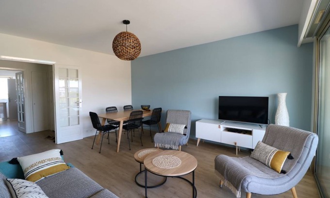 Saint-Laurent-du-Var Apartment | Lovely apartment with seaview from balcony