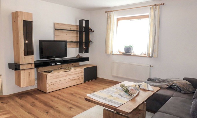 Strass im Zillertal Apartment | Lovely apartment for 8 people with WIFI, TV, patio, pets allowed and parking