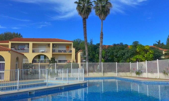 Les Hauts de Canet Apartment | Lovely apartment for 4 guests with WIFI, A/C, pool, TV, terrace and pets allowed