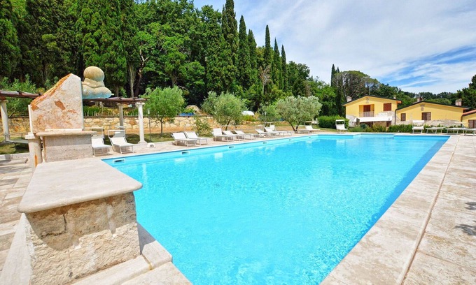 Monteverdi Marittimo Apartment | Lovely apartment for 6 people with pool and parking