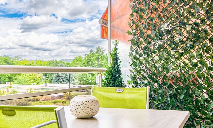 Est Apartment | Lovely apartment for 2 guests with TV, balcony and parking