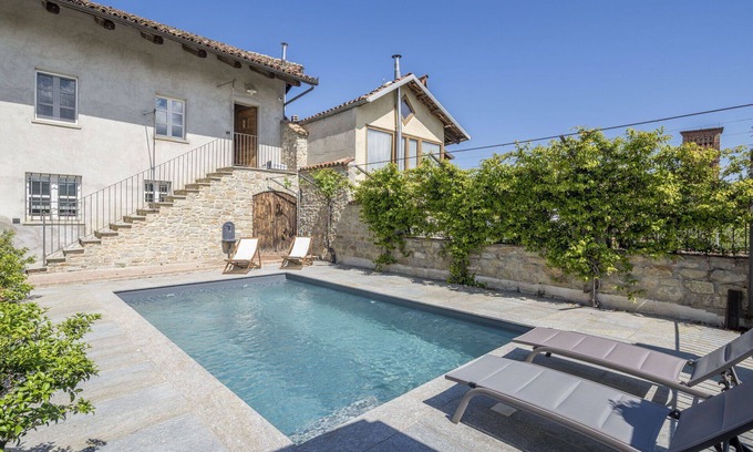 Monforte d'Alba Apartment | Lovely apartment for 4 guests with WIFI, pool and terrace, close to Alba