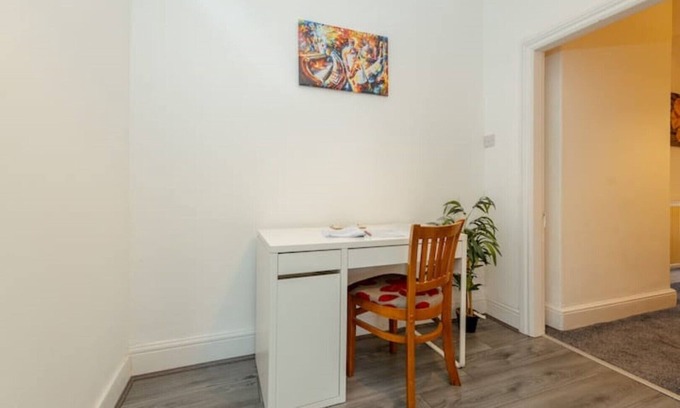 Crosby Apartment | Lovely Apartment 2 Minutes Walk From Crosby Beach