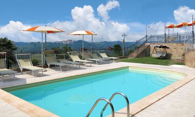 Cossombrato Apartment | Lovely apartment for 4 people with pool, WIFI, TV, patio, pets allowed and parking