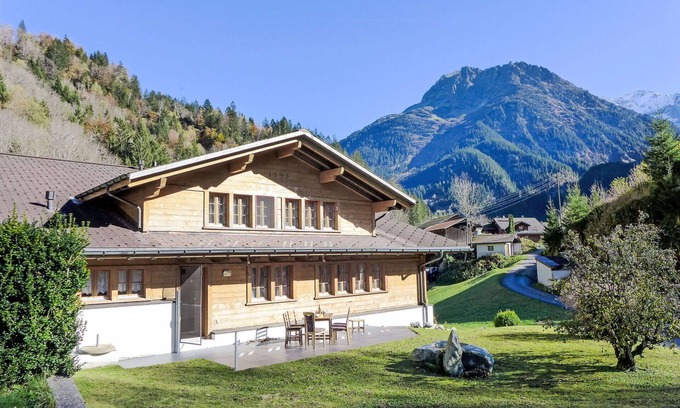 Gadmen Apartment | Lovely apartment for 5 people with WIFI, TV, patio, pets allowed, panoramic view and parking