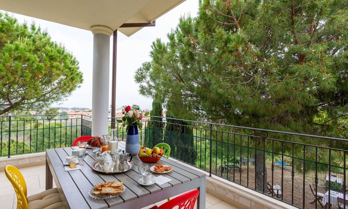 Foggetta Apartment | Lovely apartment for 10 people with A/C, WIFI, TV, patio, pets allowed, panoramic view and parking