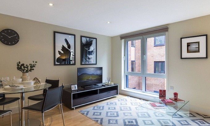 Castle Baynard Apartment | Lovely apartment for 2 guests with WIFI and TV